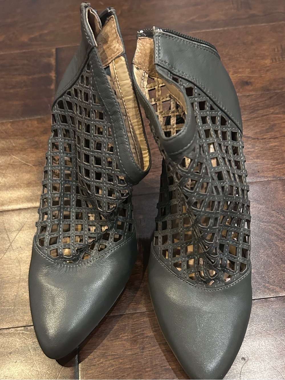 NEW! ANTONIO MELANI 
•LATTICE CUT ANKLE BOOTS
